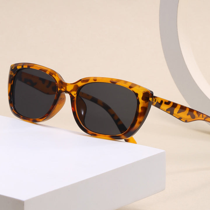Women's trendy Cat-Eye sunglasses in minimalist design Bowlift
