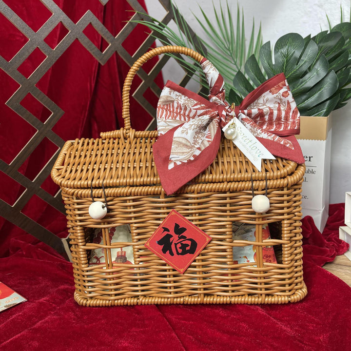 Women's stylish braided basket with rounded roof Bowlift