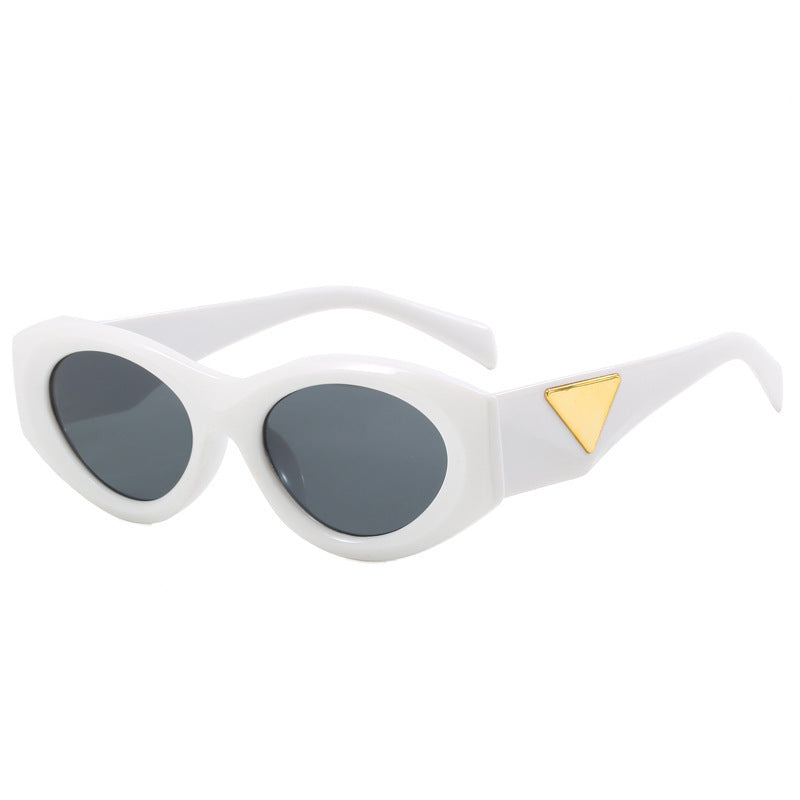 Women's sunglasses in modern retro style Bowlift
