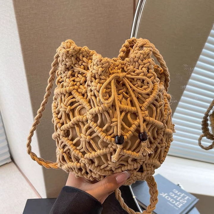 Handmade macrame shoulder bag with playful design Bowlift