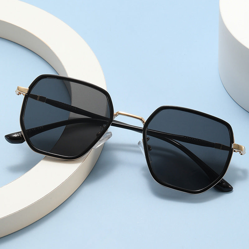 Women geometric sunglasses with elegant lens design Bowlift