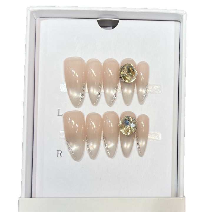 Elegant Stiletto Nail Art Set with Crystal Embellishments Bowlift