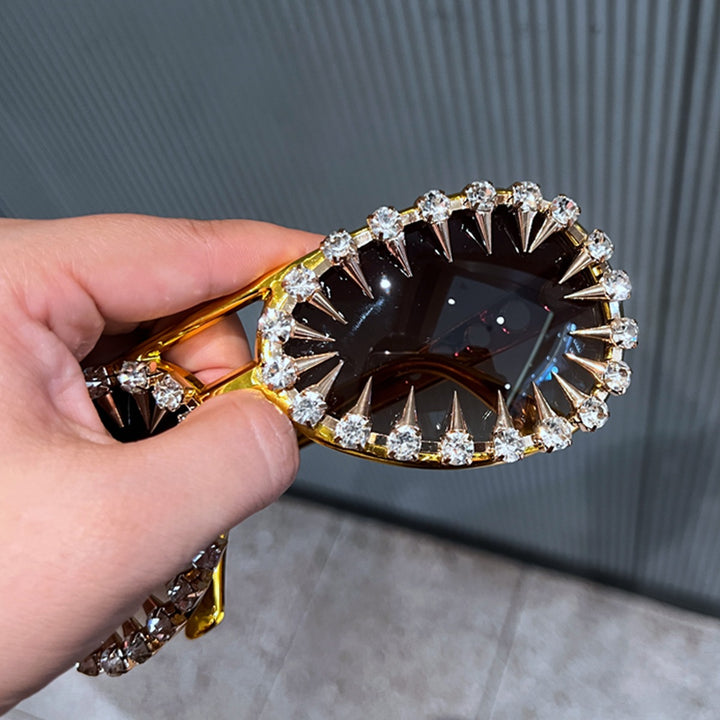 Women's sunglasses in a futuristic design with尖 crystal embellishments Bowlift