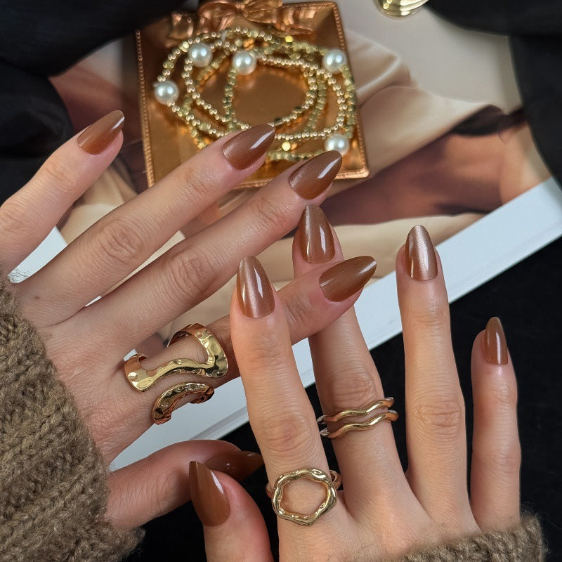 Luxurious artificial nails with shiny finish Bowlift