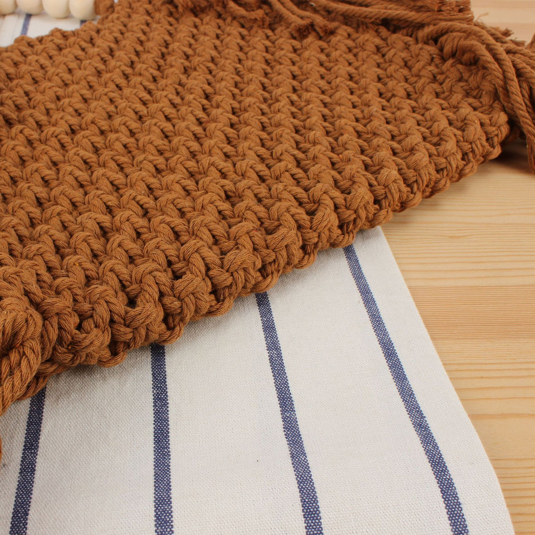 Hand-knotted tote bag with decorative fringes Bowlift
