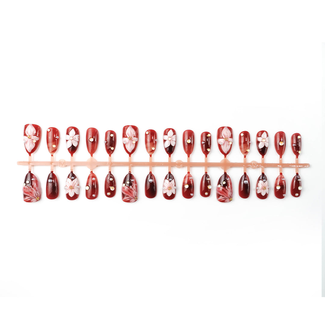 Elegant artificial nails with floral accents Bowlift