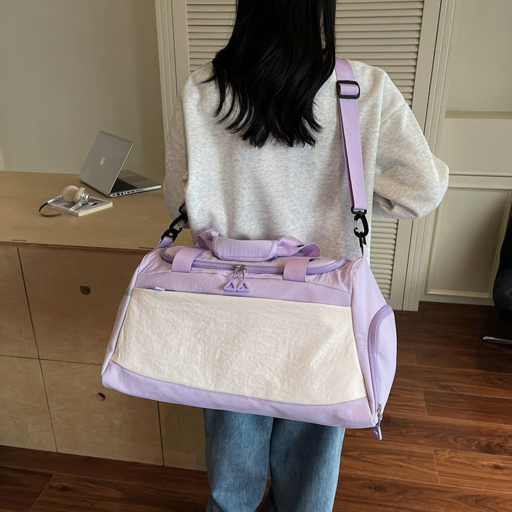 Sporty travel bag with multiple compartments Bowlift