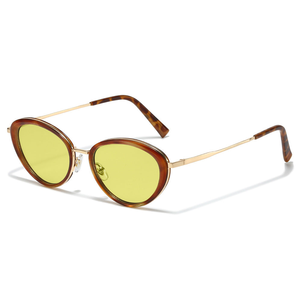 Retro-Inspired Cat-Eye Sunglasses with Tortoise Shell Accents Bowlift