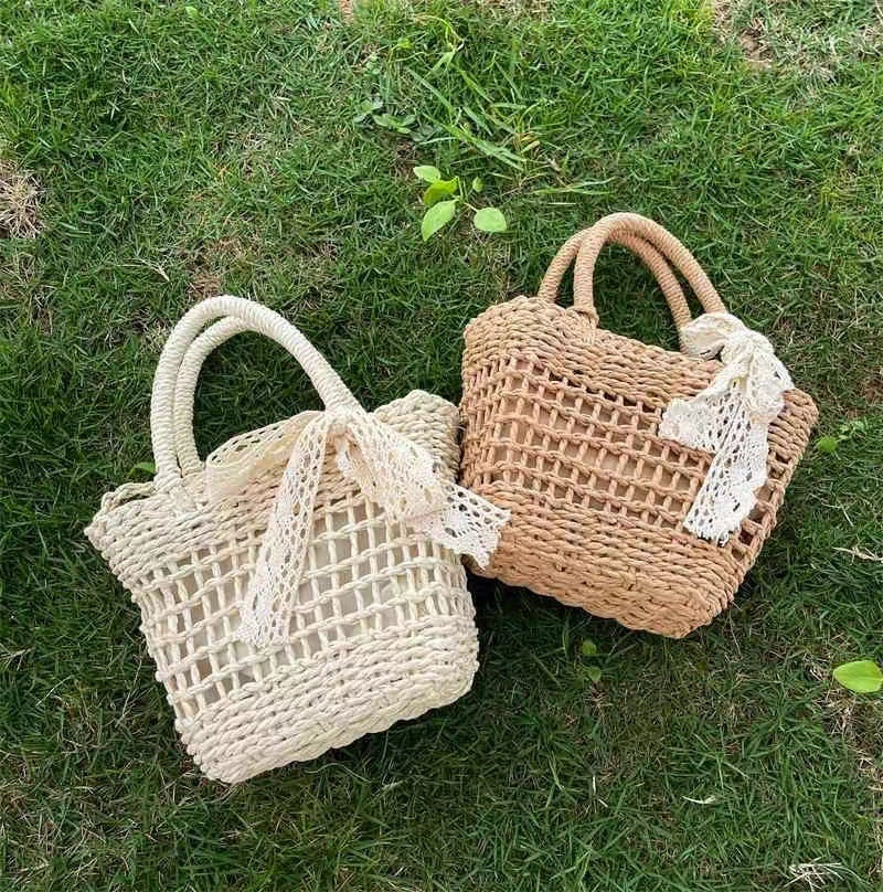 Handcrafted straw bag Bowlift