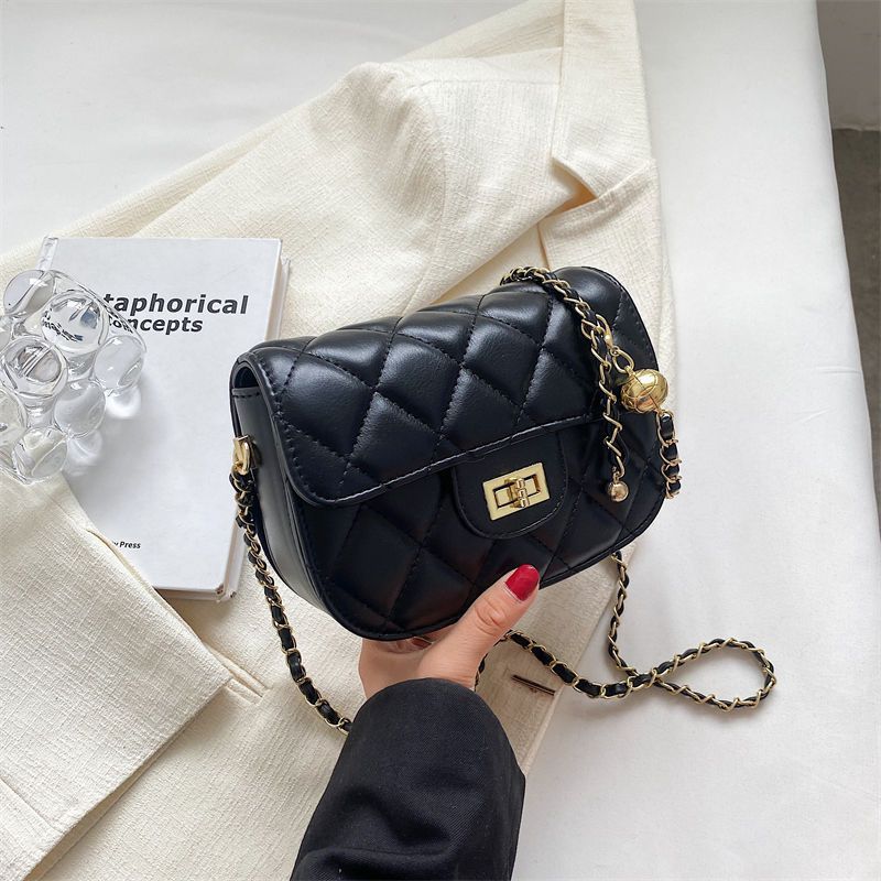 Chic Quilted Crossbody Bag Bowlift