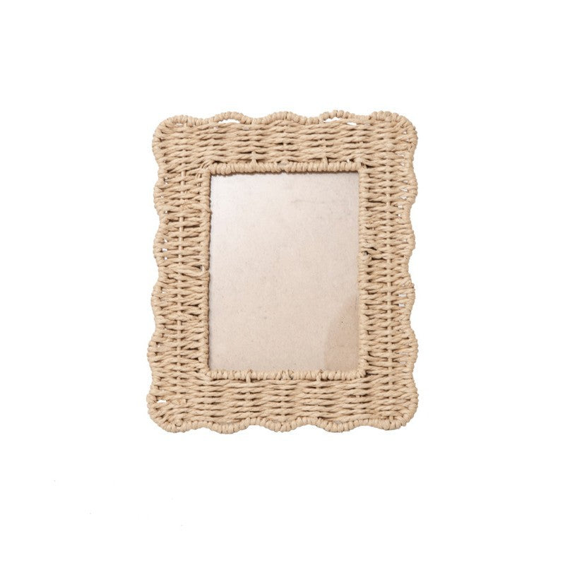Playful picture frame in rattan style Bowlift