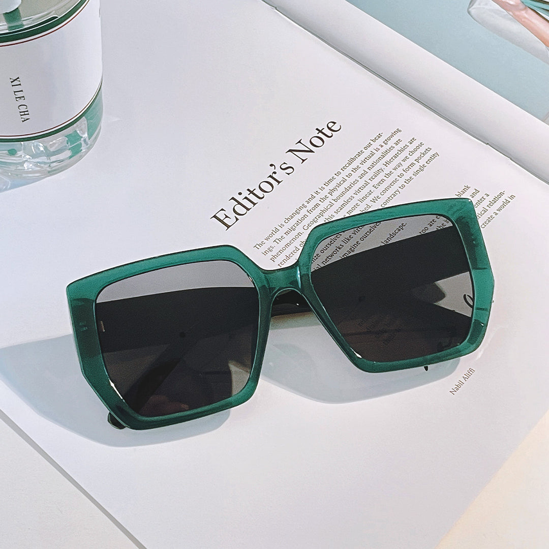 Women's square sunglasses with protective UV protection and modern design Bowlift