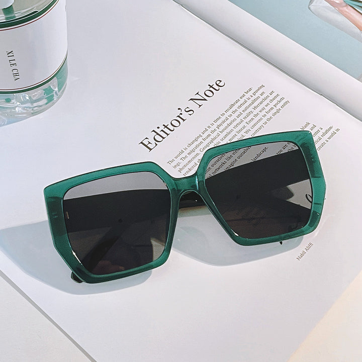 Women's square sunglasses with protective UV protection and modern design Bowlift