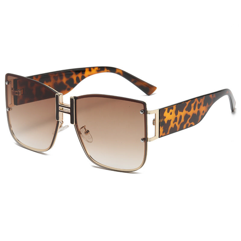 Ladies sunglasses in an elegant design with highly modern, organic lenses Bowlift