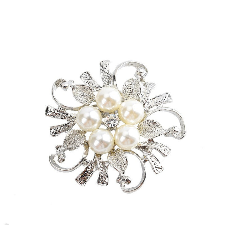 Glamorous brooch with pearl set Bowlift