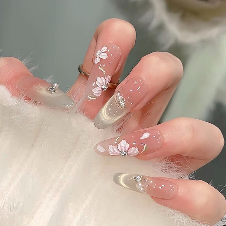 Artificial nail set with sparkling glitter accents Bowlift
