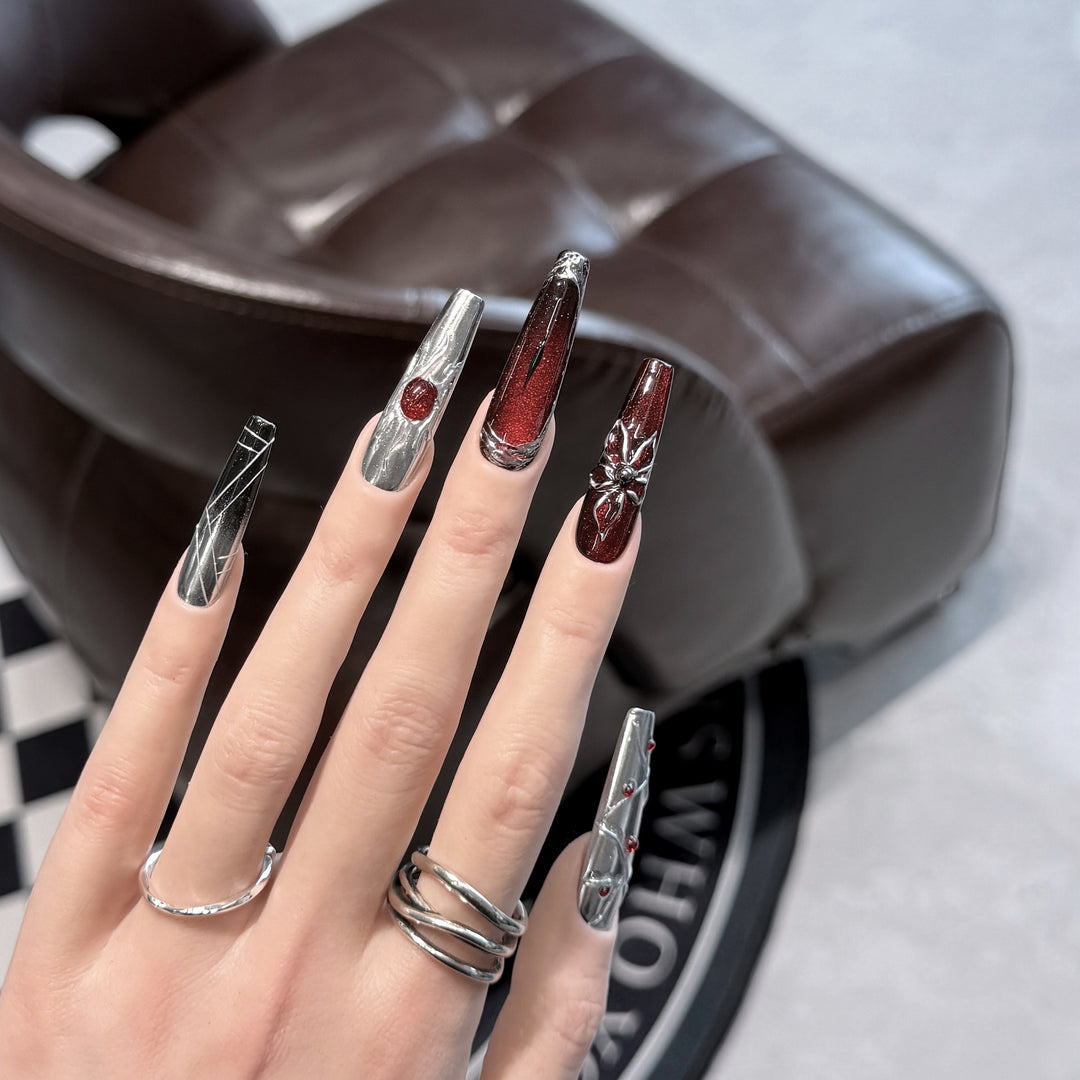Decorative Press-On Nail Art Set with Chic Metallic Accents Bowlift