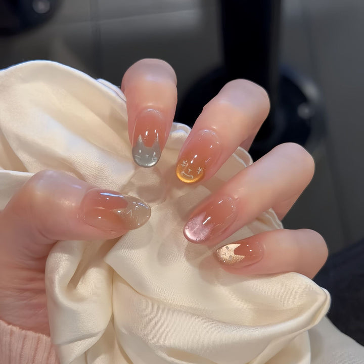 Artificial nail tips with playful cat design Bowlift