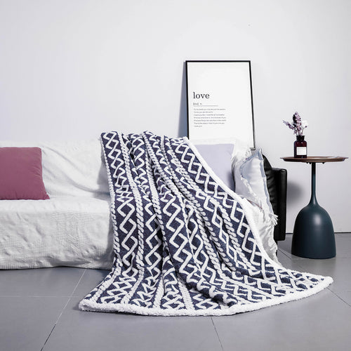 Women’s cuddly blanket in modern Boho design Bowlift