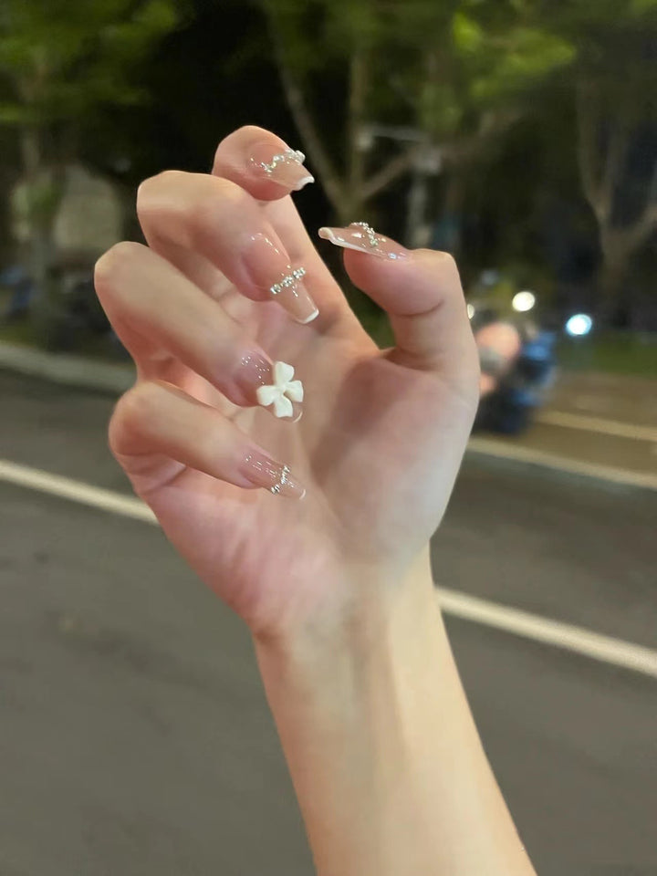 Trendy Stiletto Nails Bowlift