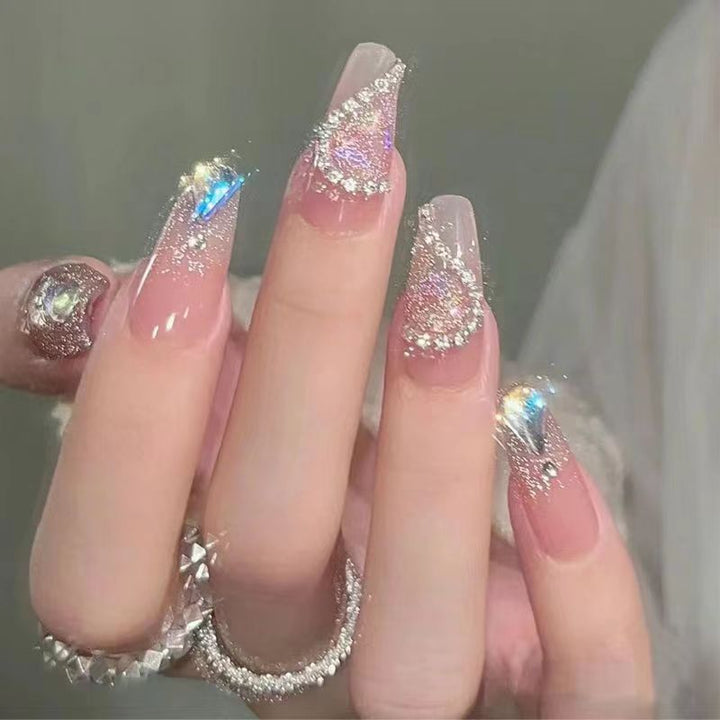 Glamorous artificial nails Bowlift