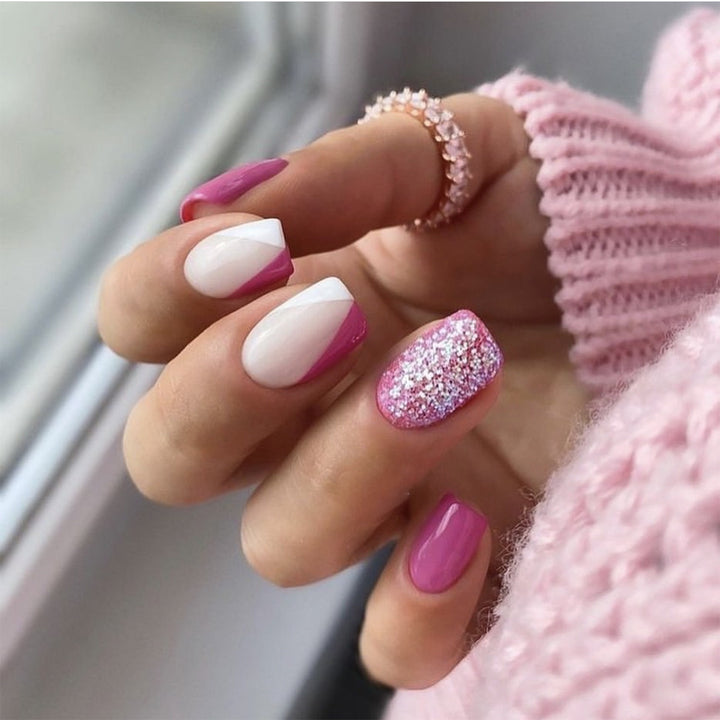 Artistic Nail Art with Glitter Accents and Ombre Design Bowlift