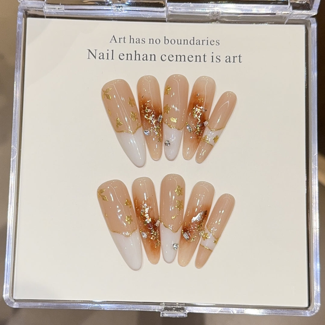Artificial nails with noble accents Bowlift