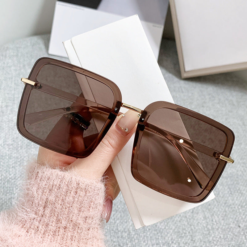 Women's trendy sunglasses in modern square design Bowlift