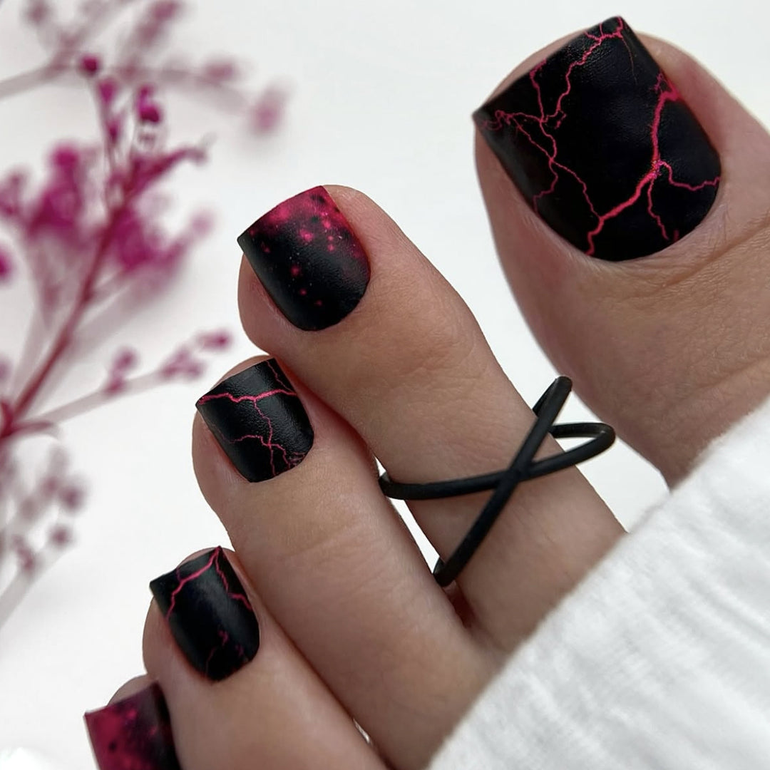 Creative Lightning Bolt Nail Art Bowlift