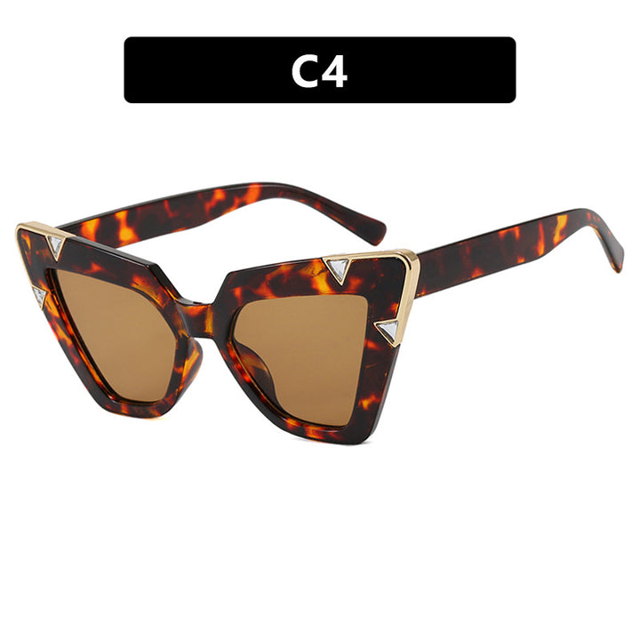 Women's Cat-Eye Sunglasses with Luxurious Design and Protective UV Filter Bowlift
