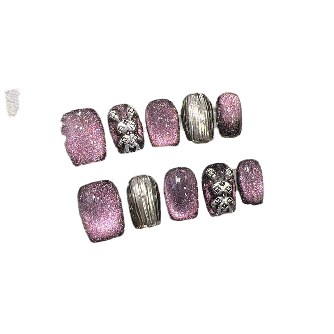 Glamorous Press-On Nail Art Set with Elegant Metallic Accents Bowlift
