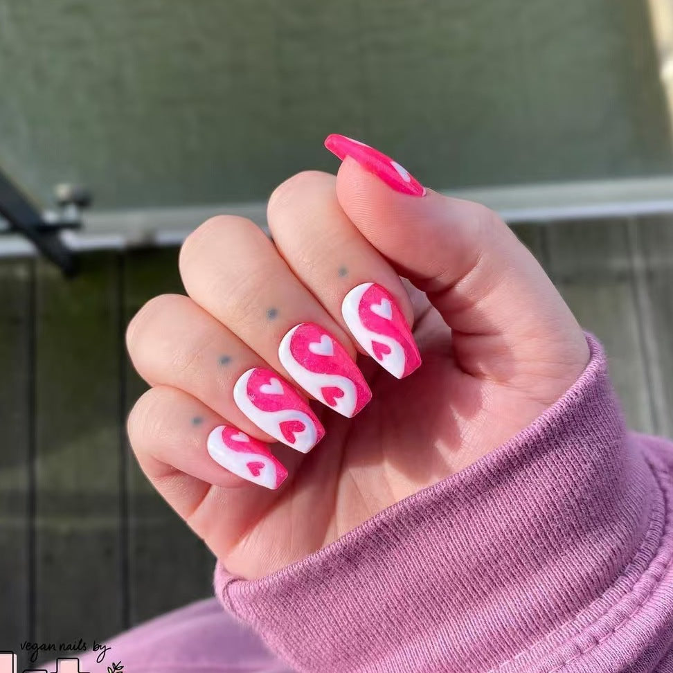 Artificial nails with heart motif and floral accents Bowlift