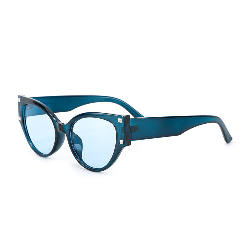 Women's trendy Cat-Eye sunglasses with glamorous accents Bowlift