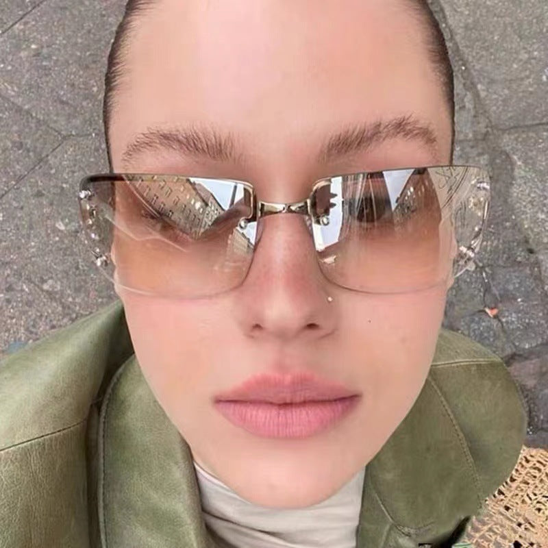 Women's futuristic, sleek Shield sunglasses Bowlift