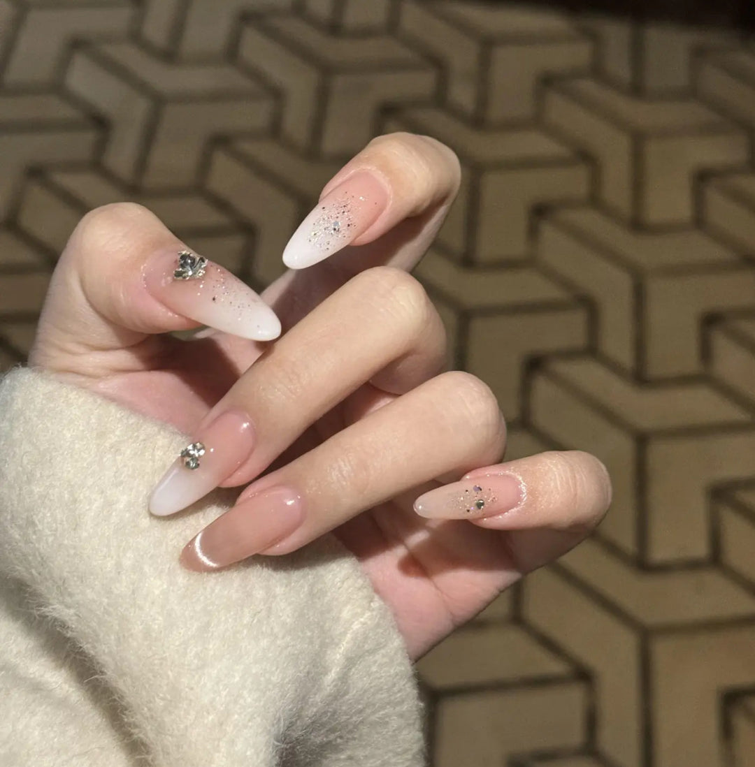 Creative Cat-Themed Press-On Nail Art Bowlift