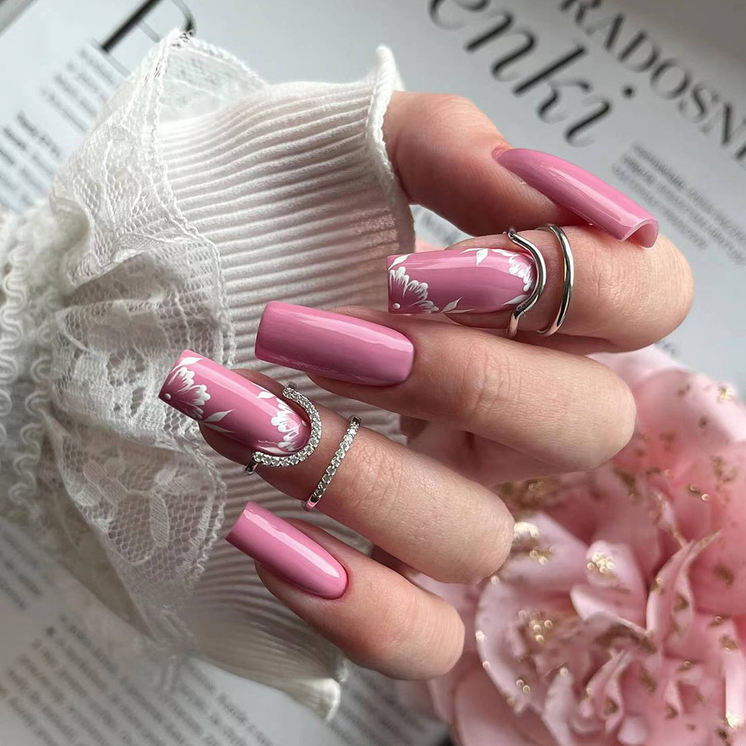 Elegant and creative nail art Bowlift