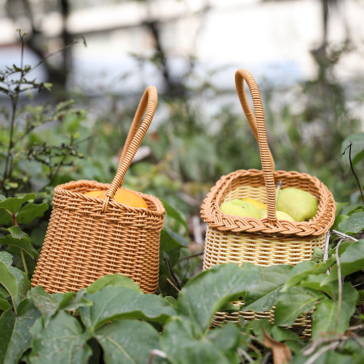 Unisex basket with ergonomic handle and natural basket weave Bowlift