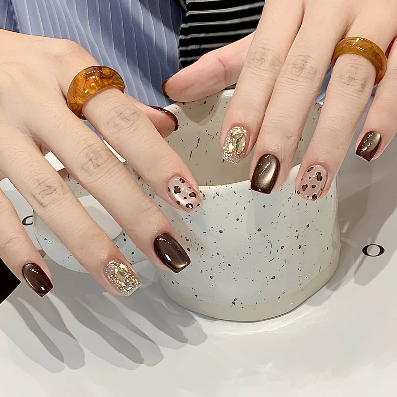 Glamorous Press-On Nail Set with Decorative Gemstone Accents Bowlift