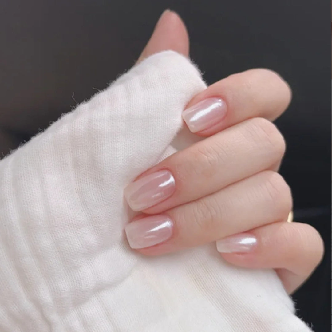 Elegant Artificial Nails with French Manicure and Glitter Effects Bowlift