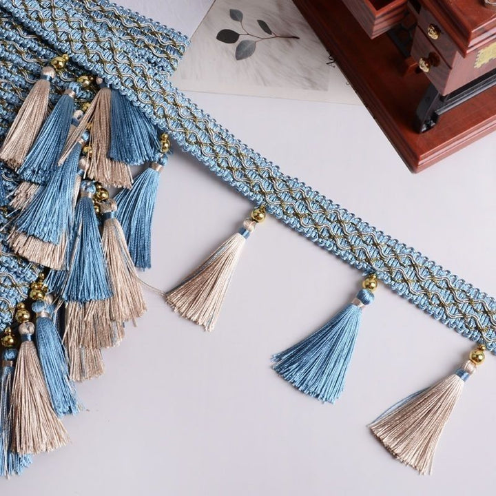 Decorative tassel trim Bowlift