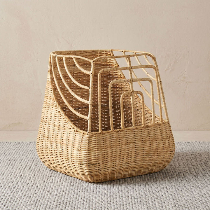 Handcrafted storage basket with curved design Bowlift