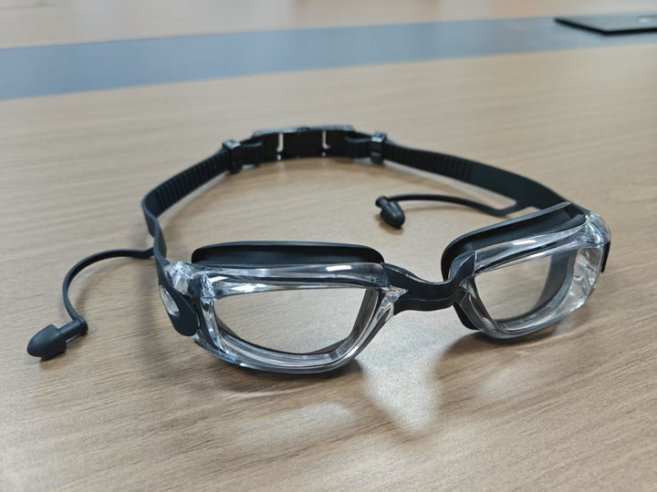 Swim goggles with UV protection and anti-fog Bowlift