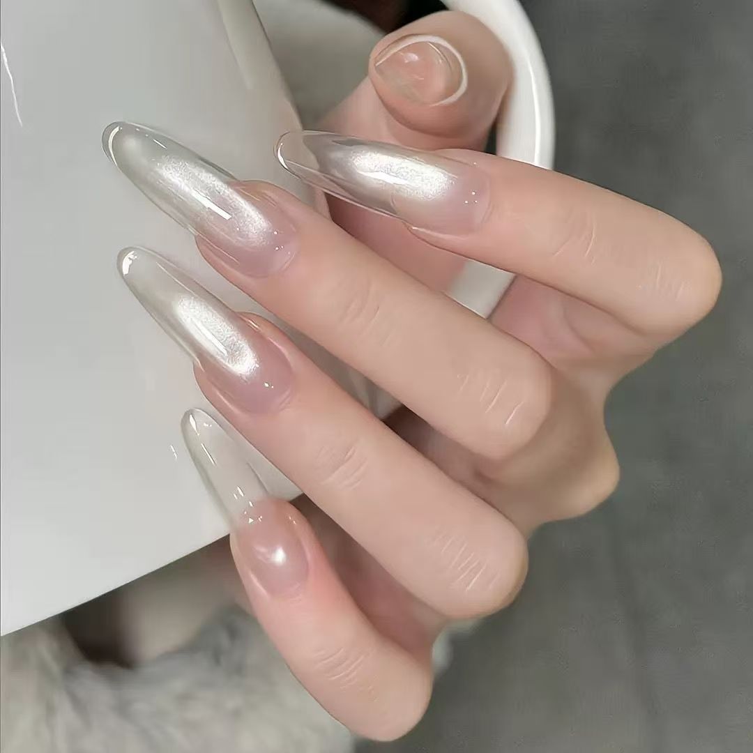 Artificial nail tips with elegant ombre effect Bowlift