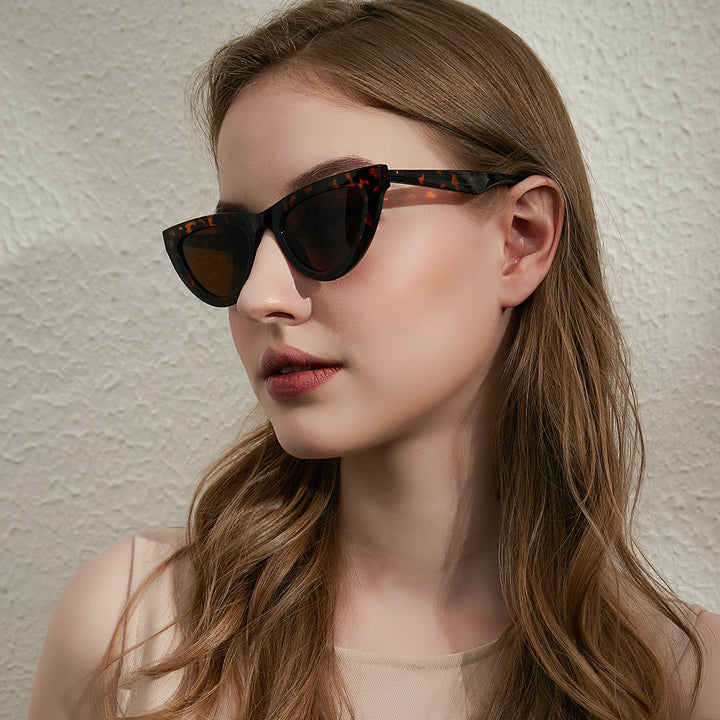 Women's Cat-Eye Sunglasses with Modern and Lightweight Frame Bowlift