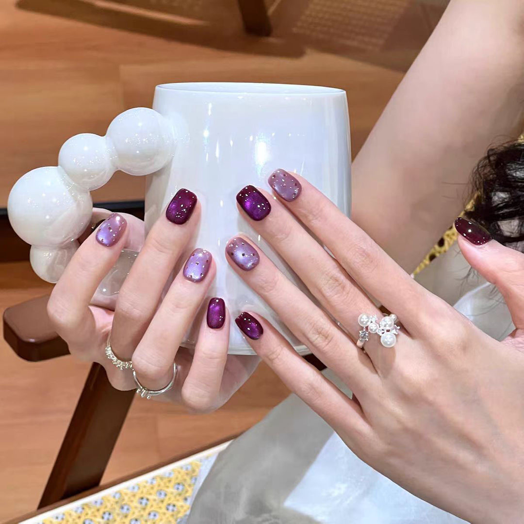 Artificial nails with ombre effect and glitter Bowlift