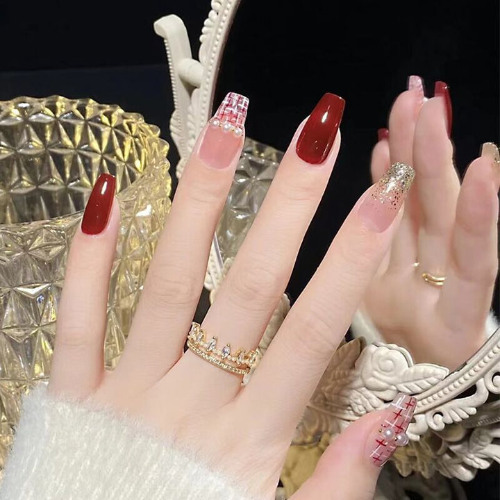 Elegant Nail Art with Gloss Finish Bowlift