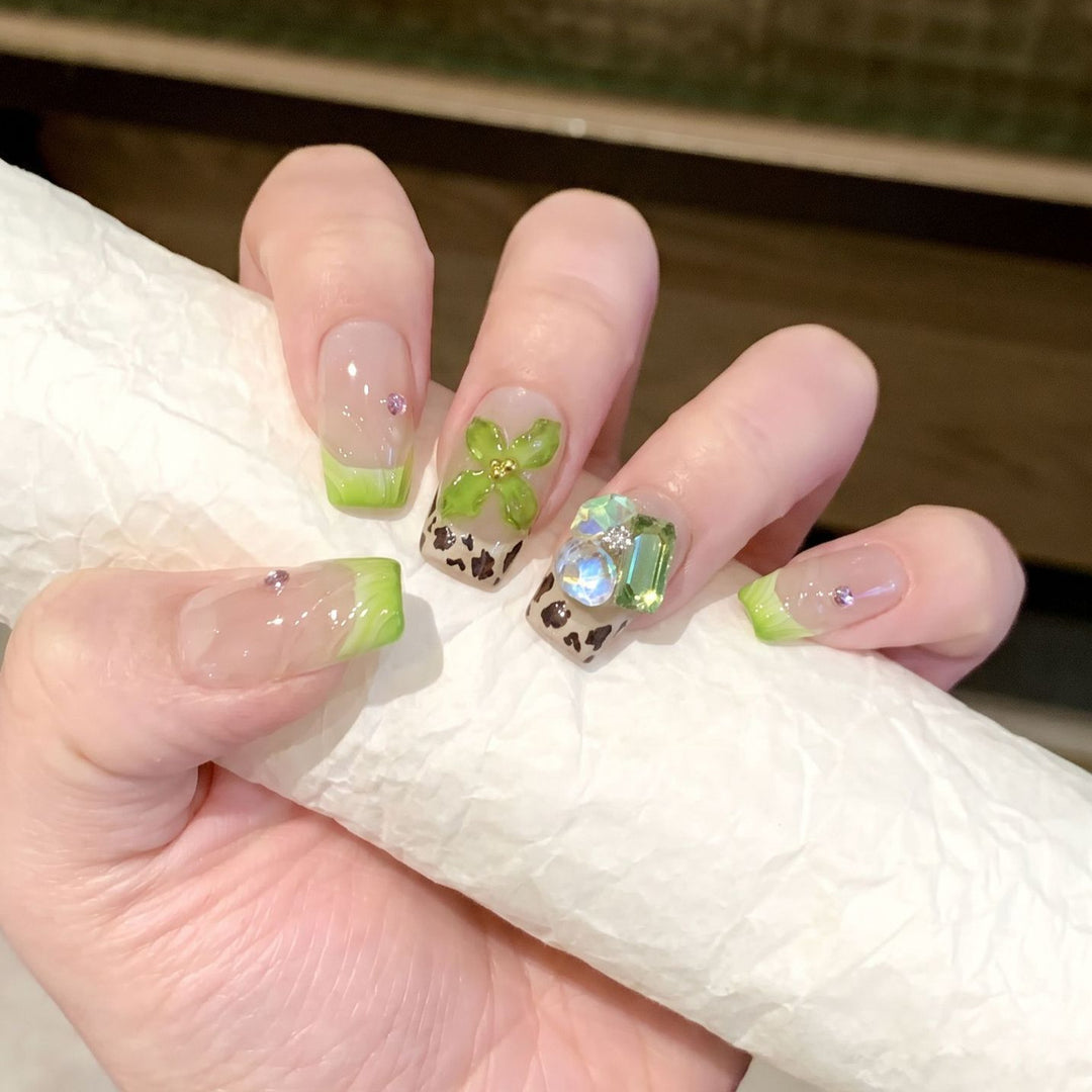 Floral-Themed Press-On Nail Set Bowlift