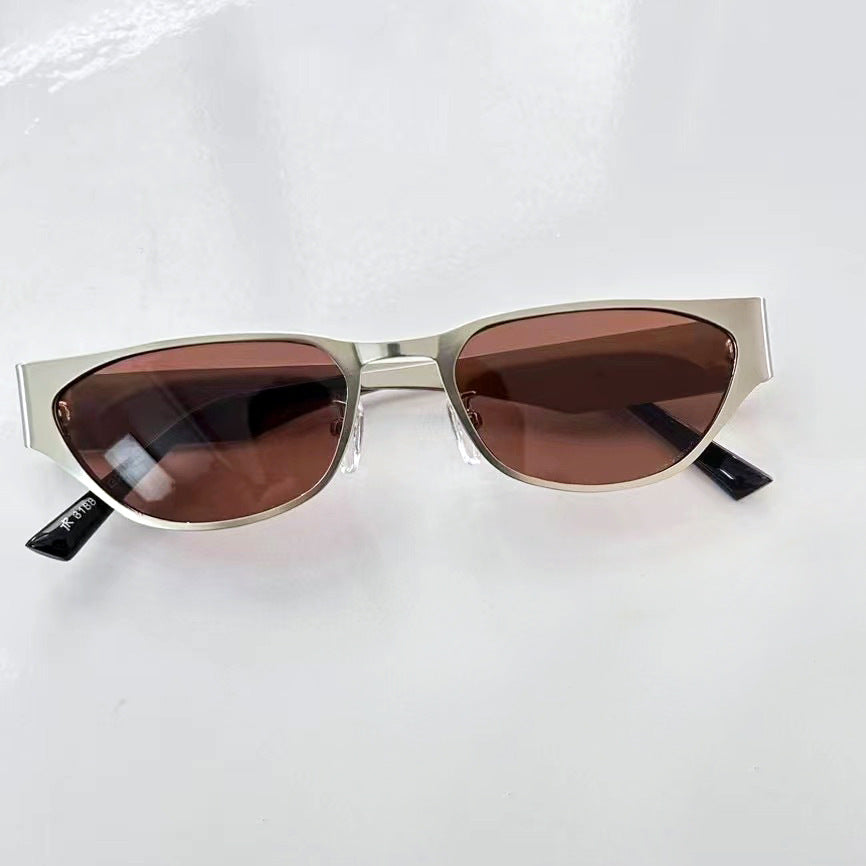 Fashionable sunglasses with elegant design Bowlift