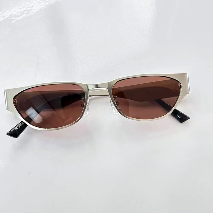Fashionable sunglasses with elegant design Bowlift