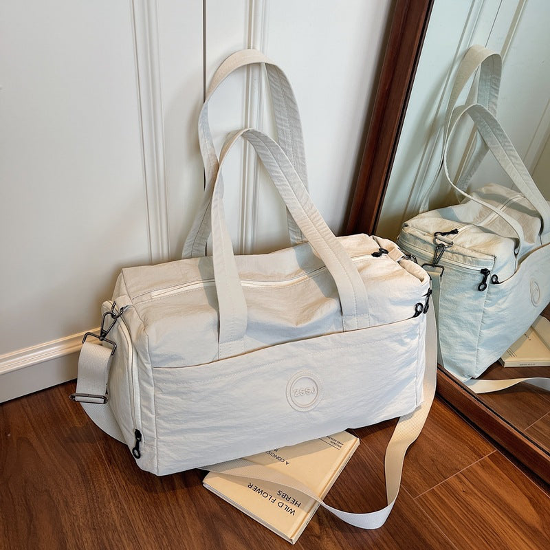 Sporty travel bag with practical exterior pockets Bowlift